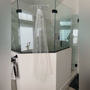 Simple Sheer Wedding Veil in White